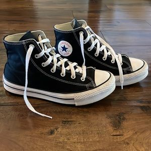 Converse Black Hightop Platform Size Youth 5.5 (Women’s 7)